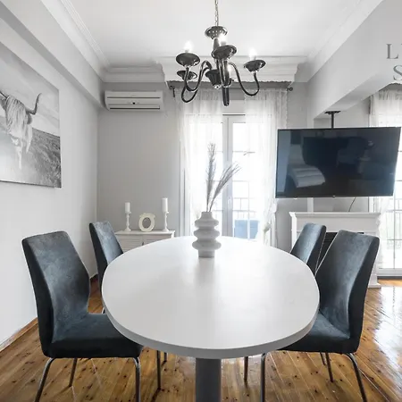 Ayama Residence, The Luxury Apartament *