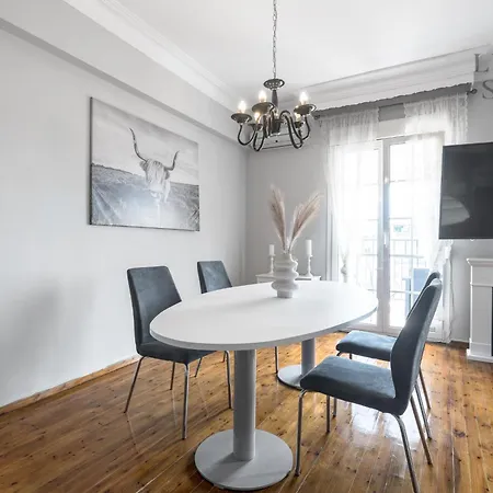 Ayama Residence, The Luxury Apartament